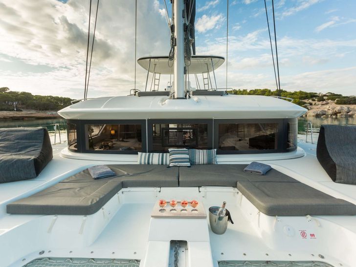 JEWEL Lagoon 51 - foredeck JEWEL Lagoon 51 - foredeck