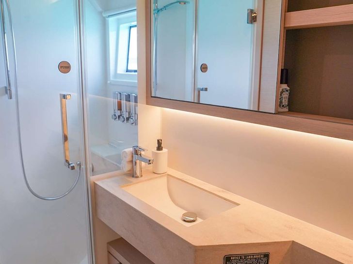 PURELYBLU Lagoon 50 - cabin bathroom PURELYBLU Lagoon 50 - cabin bathroom