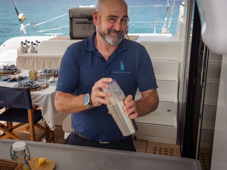 PURELYBLU Lagoon 50 - captain mixing cocktails PURELYBLU Lagoon 50 - captain mixing cocktails