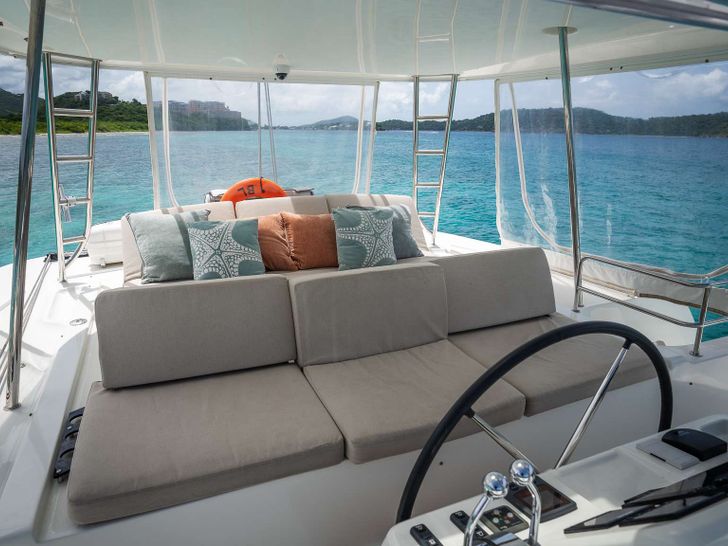 PURELYBLU Lagoon 50 - flybridge PURELYBLU Lagoon 50 - flybridge
