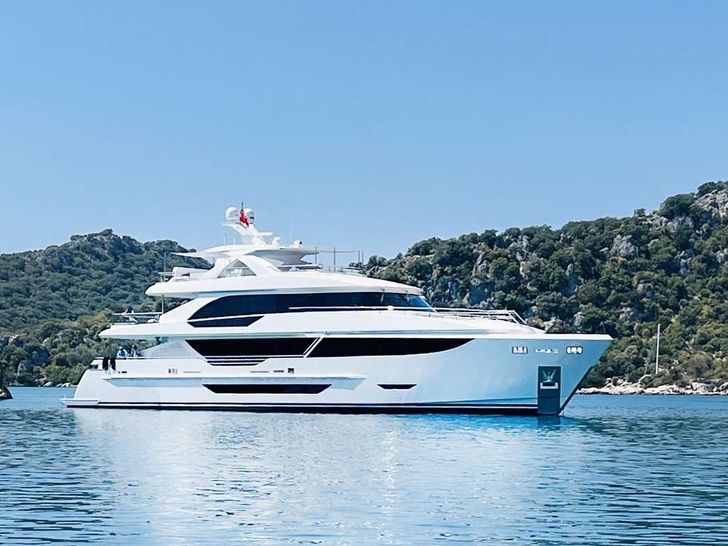 ROMEO FOXTROT - Exterior ROMEO FOXTROT - Exterior