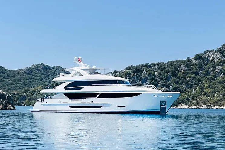 Charter Yacht ROMEO FOXTROT - Hargrave 116 - 5 Cabins - Nassau - Staniel Cay - Exumas