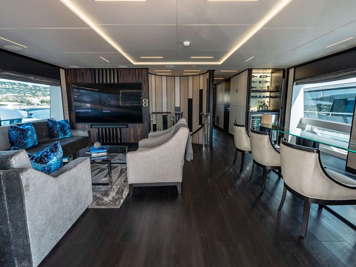ROMEO FOXTROT Hargrave 118 - sky lounge ROMEO FOXTROT Hargrave 118 - sky lounge