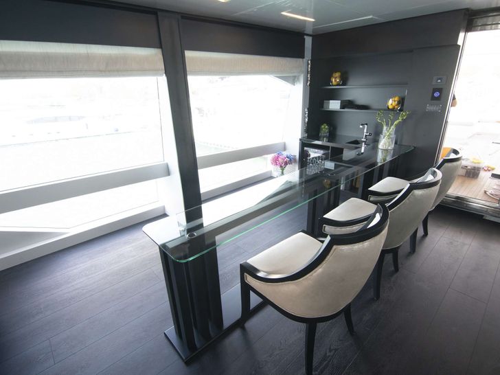 ROMEO FOXTROT - Sky lounge ROMEO FOXTROT - Sky lounge