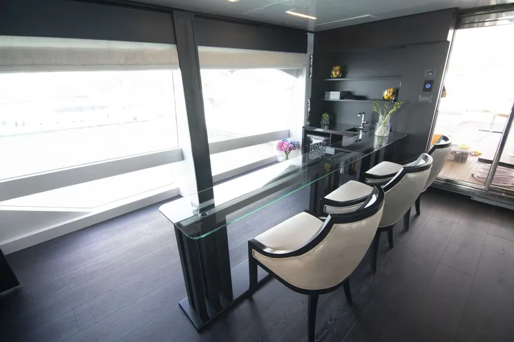 Charter Yacht ROMEO FOXTROT - Hargrave 116 - 5 Cabins - Nassau - Staniel Cay - Exumas