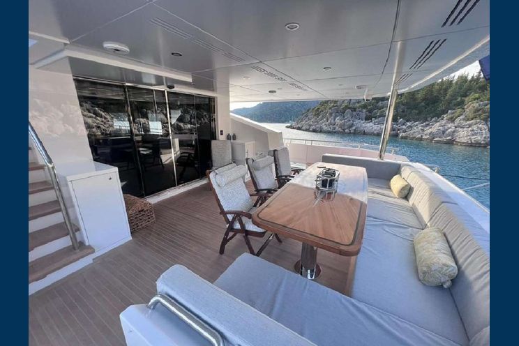 Charter Yacht ROMEO FOXTROT - Hargrave 116 - 5 Cabins - Nassau - Staniel Cay - Exumas