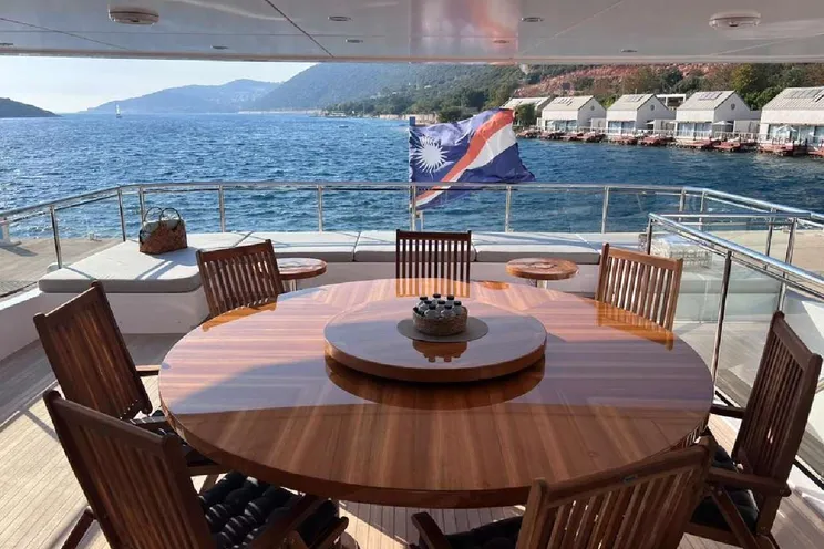 Charter Yacht ROMEO FOXTROT - Hargrave 116 - 5 Cabins - Nassau - Staniel Cay - Exumas