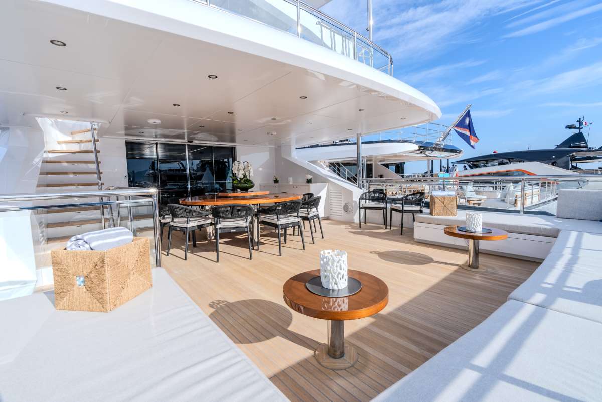 Charter Yacht ROMEO FOXTROT - Hargrave 118 - 5 Cabins - Nassau - Exumas - Bahamas
