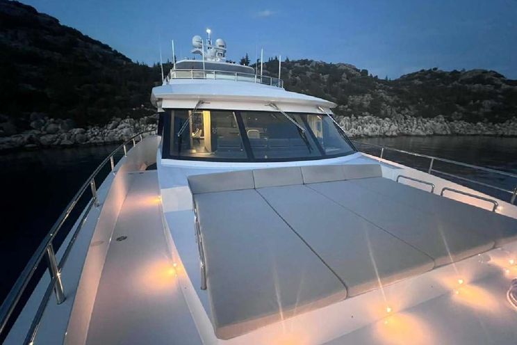 Charter Yacht ROMEO FOXTROT - Hargrave 116 - 5 Cabins - Nassau - Staniel Cay - Exumas