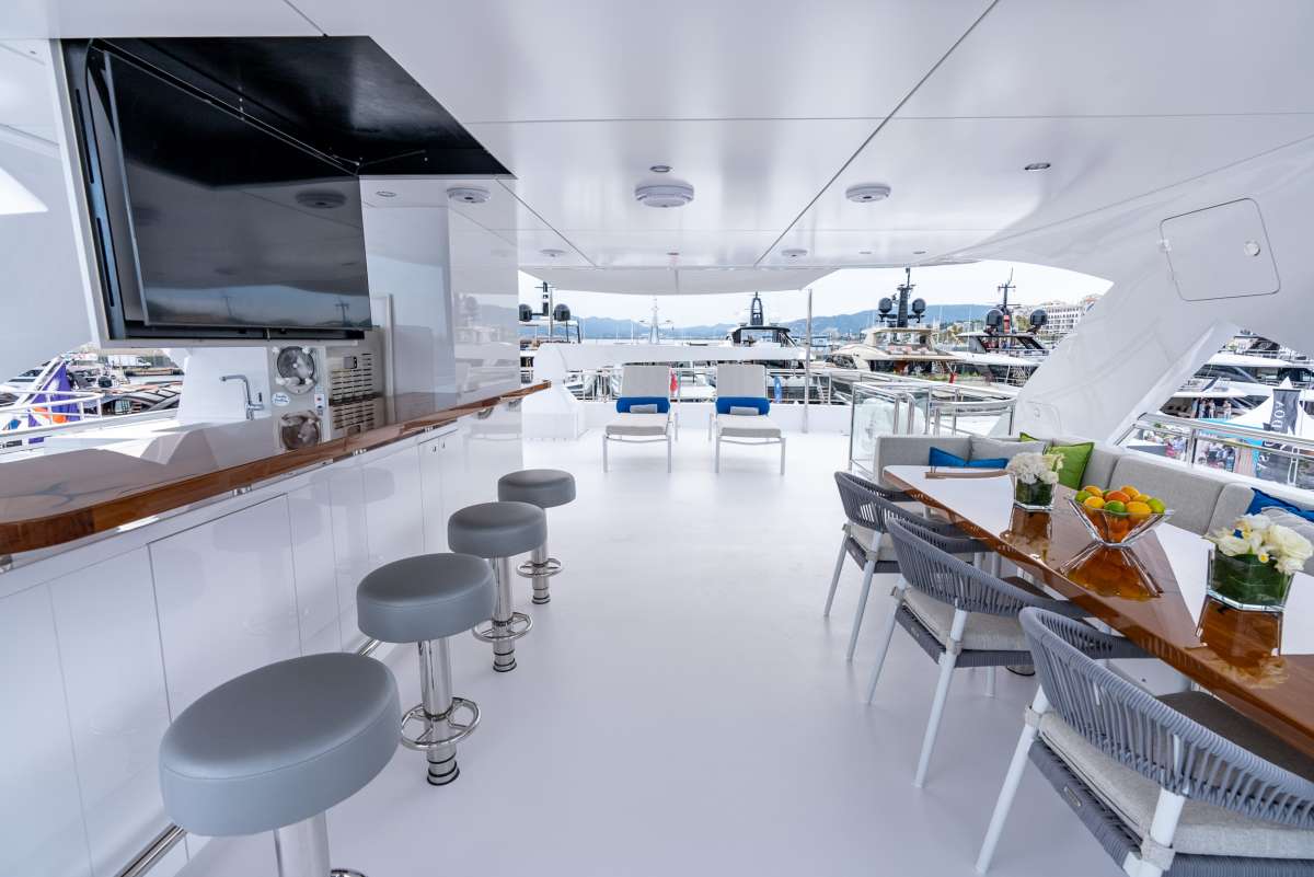 Charter Yacht ROMEO FOXTROT - Hargrave 118 - 5 Cabins - Nassau - Exumas - Bahamas