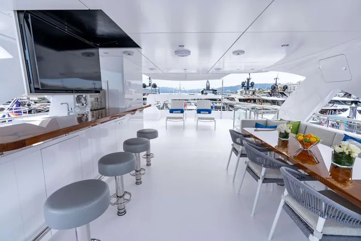 Charter Yacht ROMEO FOXTROT - Hargrave 118 - 5 Cabins - Nassau - Exumas - Bahamas