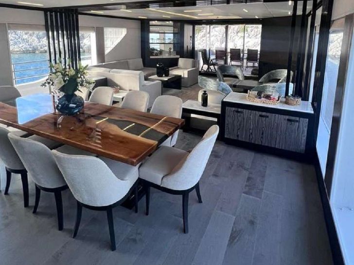 ROMEO FOXTROT - Salon ROMEO FOXTROT - Salon