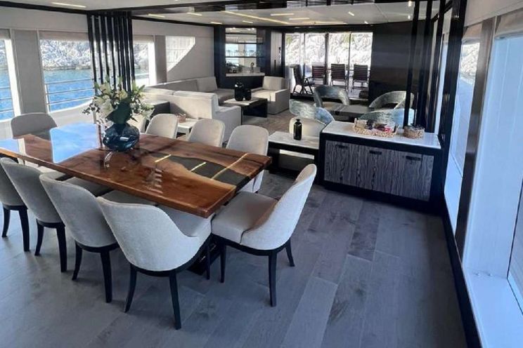 Charter Yacht ROMEO FOXTROT - Hargrave 116 - 5 Cabins - Nassau - Staniel Cay - Exumas