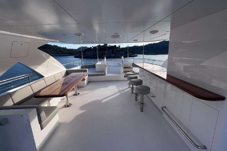 Charter Yacht ROMEO FOXTROT - Hargrave 116 - 5 Cabins - Nassau - Staniel Cay - Exumas