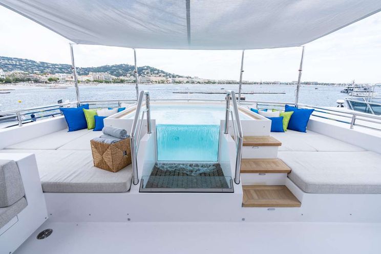 Charter Yacht ROMEO FOXTROT - Hargrave 118 - 5 Cabins - Nassau - Exumas - Bahamas