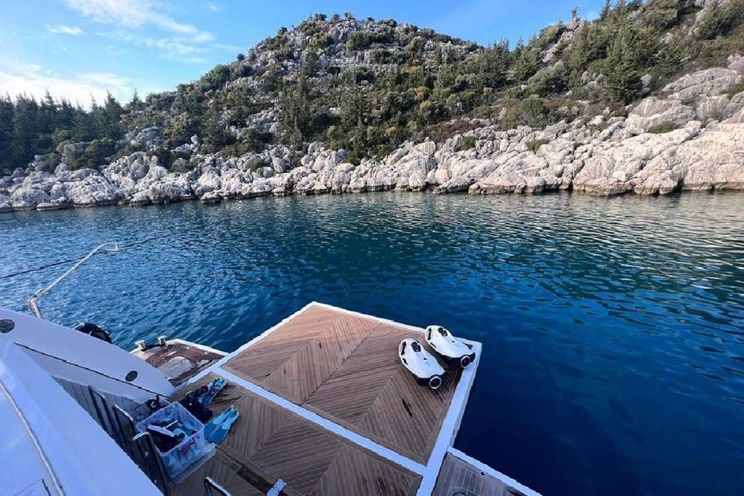 Charter Yacht ROMEO FOXTROT - Hargrave 116 - 5 Cabins - Nassau - Staniel Cay - Exumas