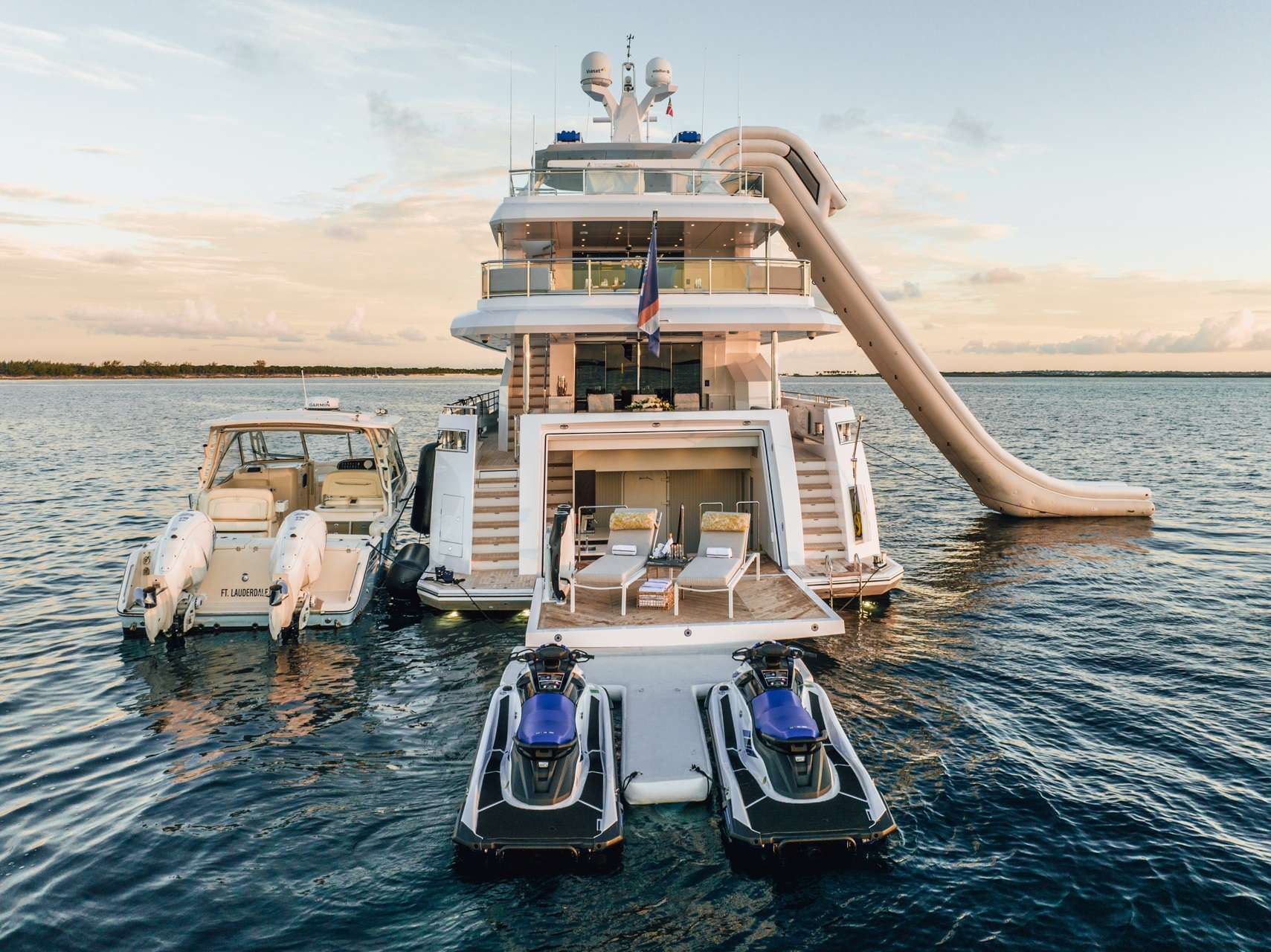 Charter Yacht ROMEO FOXTROT - Hargrave 118 - 5 Cabins - Nassau - Exumas - Bahamas