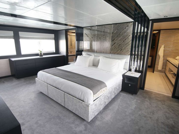 ROMEO FOXTROT - Master stateroom ROMEO FOXTROT - Master stateroom