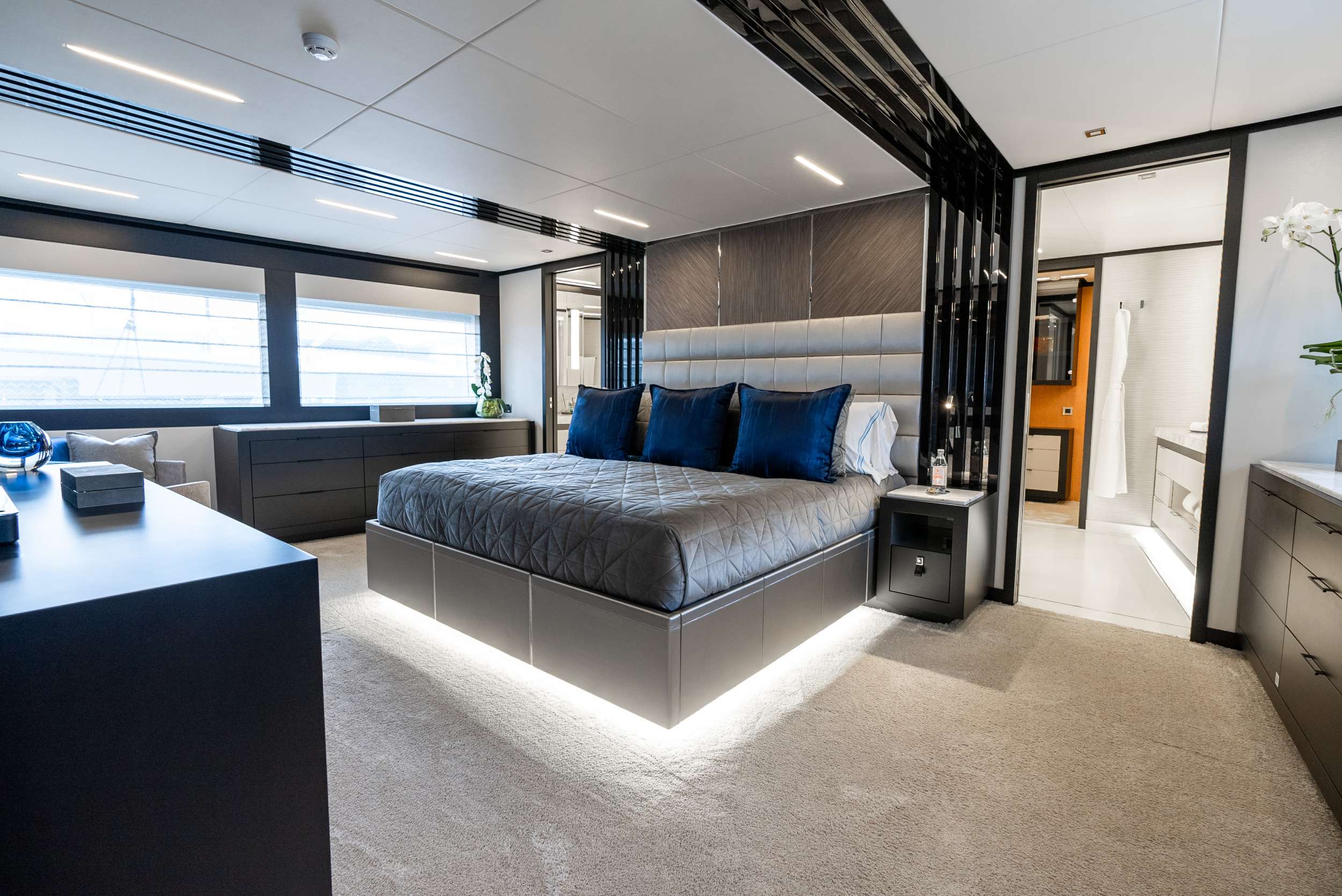 Charter Yacht ROMEO FOXTROT - Hargrave 118 - 5 Cabins - Nassau - Exumas - Bahamas