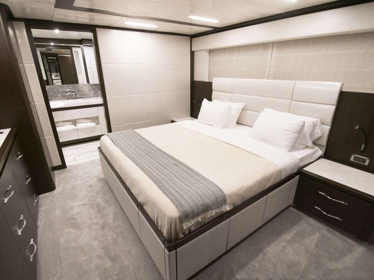 ROMEO FOXTROT - VIP stateroom ROMEO FOXTROT - VIP stateroom