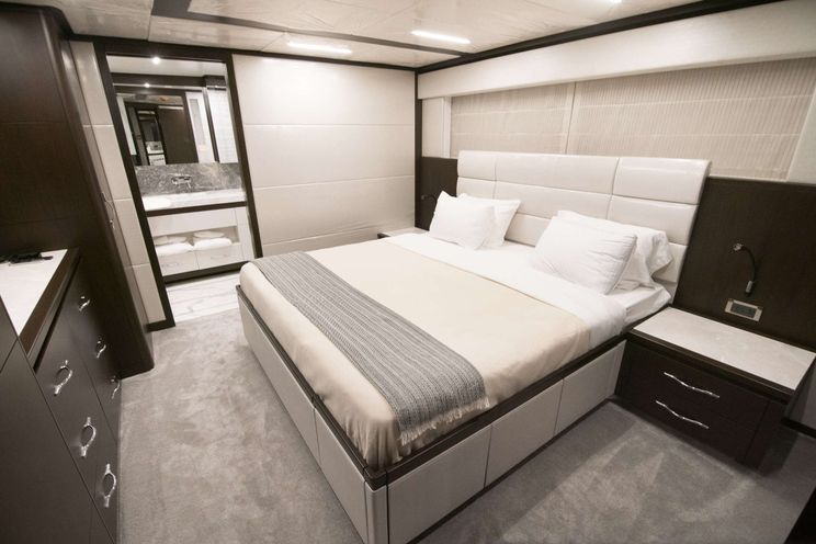 Charter Yacht ROMEO FOXTROT - Hargrave 116 - 5 Cabins - Nassau - Staniel Cay - Exumas