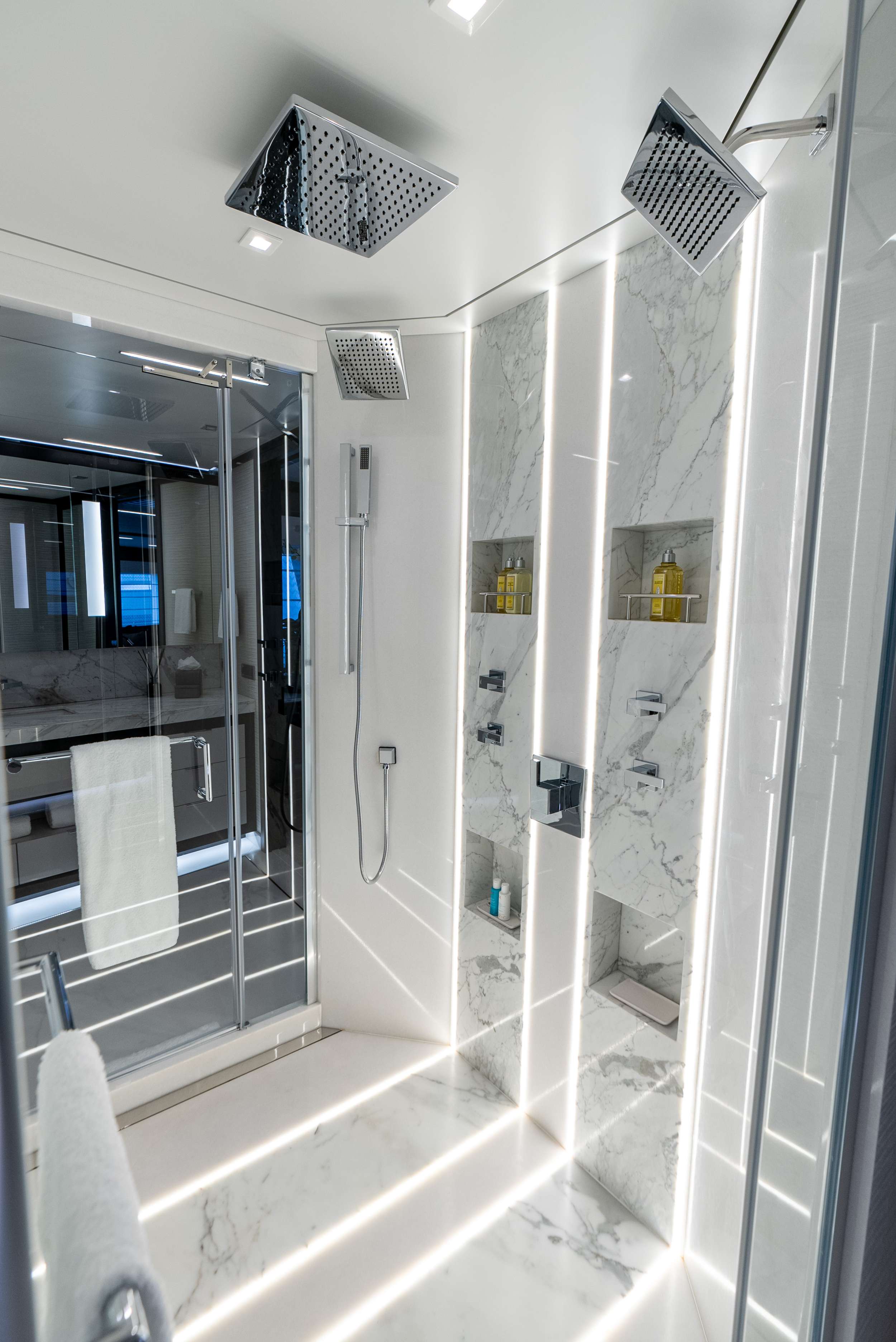 Charter Yacht ROMEO FOXTROT - Hargrave 118 - 5 Cabins - Nassau - Exumas - Bahamas