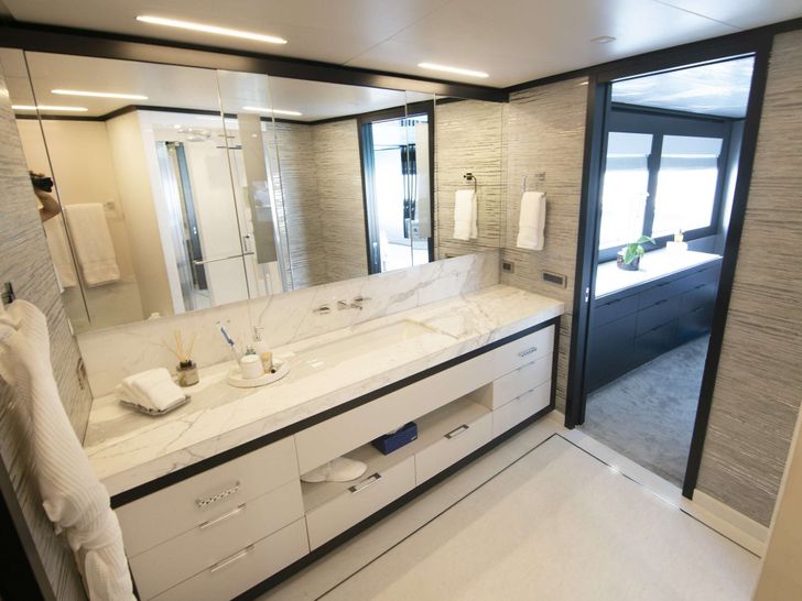 ROMEO FOXTROT - Bathroom ROMEO FOXTROT - Bathroom