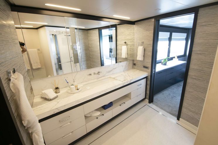 Charter Yacht ROMEO FOXTROT - Hargrave 116 - 5 Cabins - Nassau - Staniel Cay - Exumas