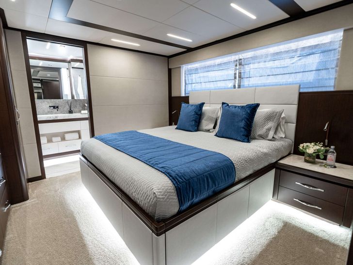 ROMEO FOXTROT Hargrave 118 - VIP cabin 1 ROMEO FOXTROT Hargrave 118 - VIP cabin 1