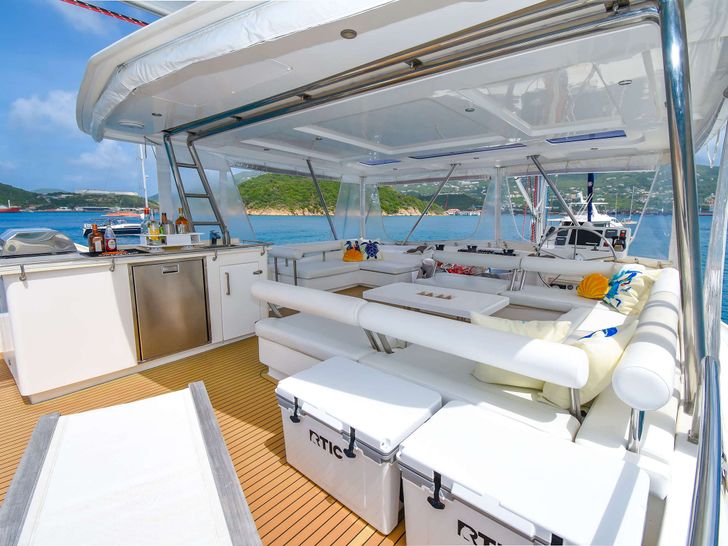 BAREFOOT COWBOY - Flybridge BAREFOOT COWBOY - Flybridge