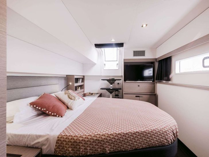 BEYOND - Luxury Kind size cabin aboard new Fountaine Pajot