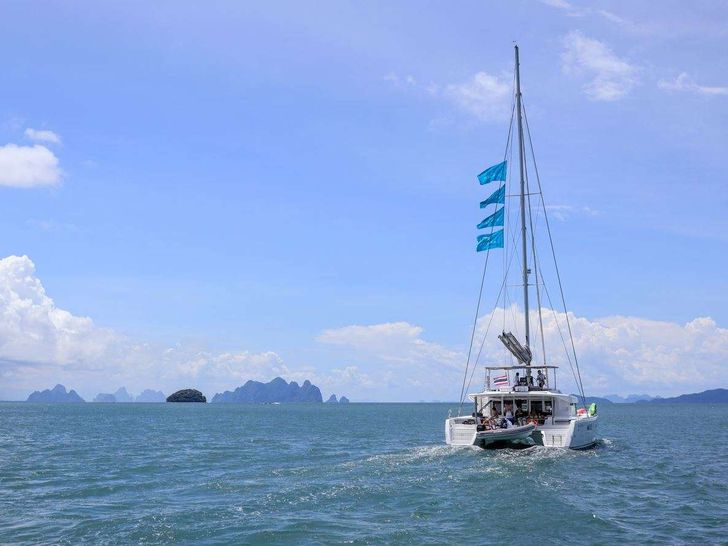 ECLIPSE - Lagoon 52 ECLIPSE - Lagoon 52