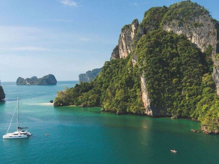 ECLIPSE - Lagoon 52 ECLIPSE - Lagoon 52