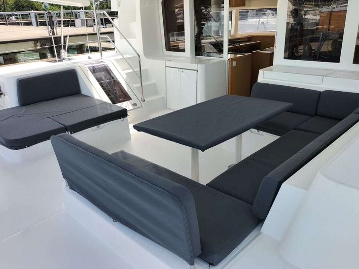 ECLIPSE - Lagoon 52 ECLIPSE - Lagoon 52