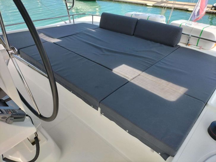 ECLIPSE - Lagoon 52 ECLIPSE - Lagoon 52