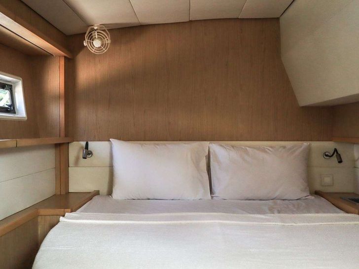 ECLIPSE - master cabin bed by the window