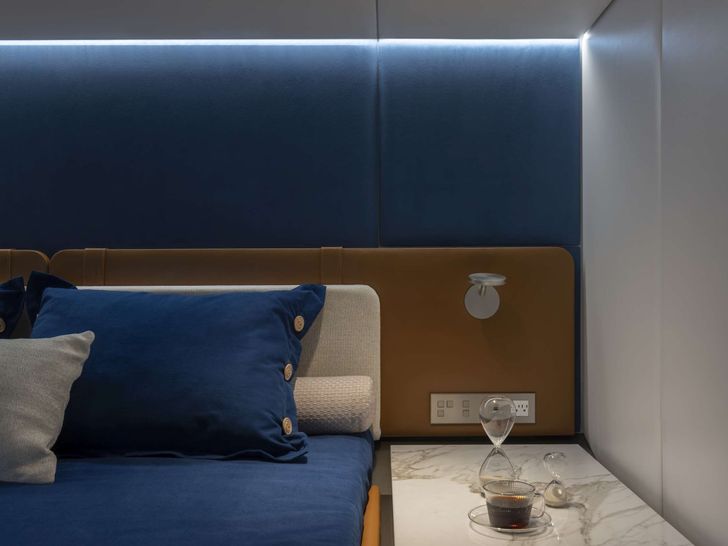 PRONTO - Sunreef 80,cabin side desk PRONTO - Sunreef 80,cabin side desk