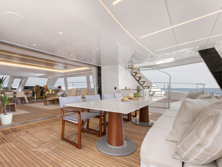 PRONTO - Sunreef 80,saloon and dining area