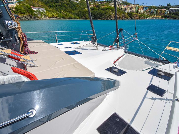 ROGUE - foredeck bronzing area with trampoline panoramic ROGUE - foredeck bronzing area with trampoline panoramic