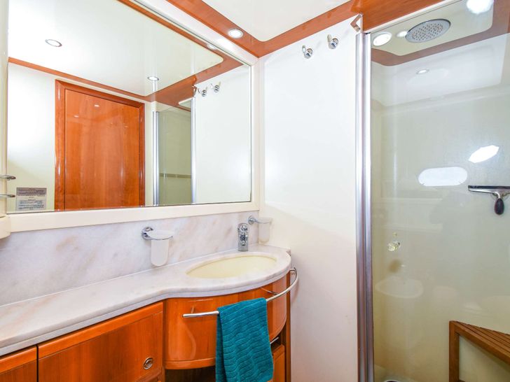 INDULGE II - Ferretti 90,pullman cabin bathroom INDULGE II - Ferretti 90,pullman cabin bathroom
