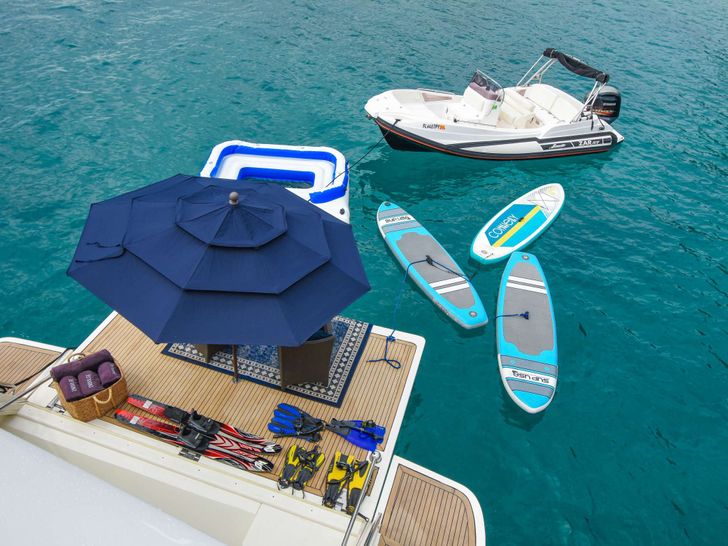 INDULGE II - Ferretti 90,water toys INDULGE II - Ferretti 90,water toys