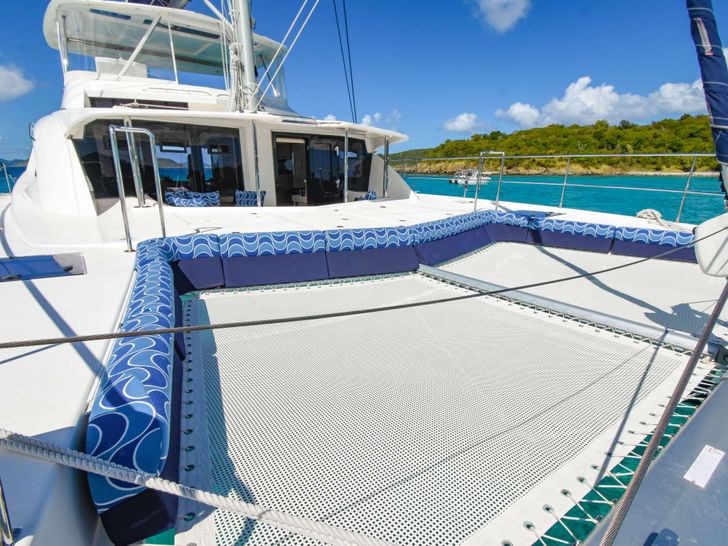LEEWAY - foredeck with trampolines LEEWAY - foredeck with trampolines