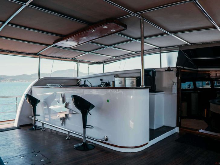 NEVRA QUEEN Bodrum Shipyards 40m - bar area NEVRA QUEEN Bodrum Shipyards 40m - bar area