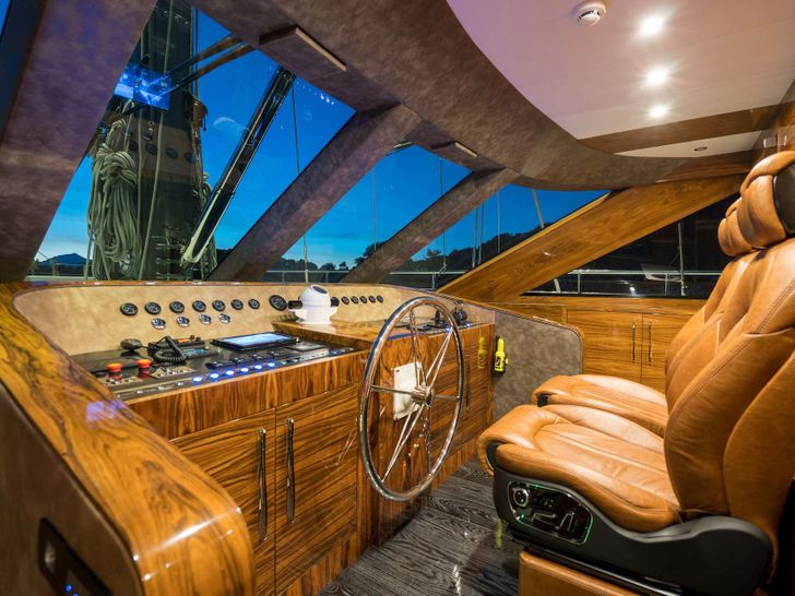 LONG ISLAND Fethiye Shipyard 39m - cockpit LONG ISLAND Fethiye Shipyard 39m - cockpit