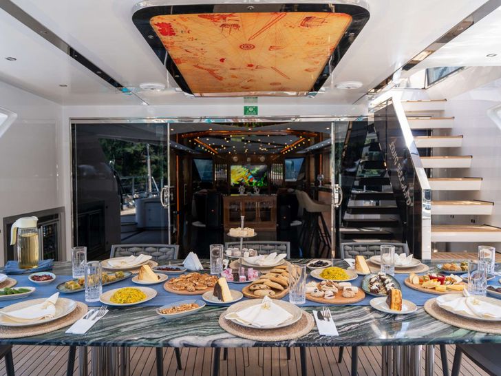 LONG ISLAND Fethiye Shipyard 39m - alfresco dining set up LONG ISLAND Fethiye Shipyard 39m - alfresco dining set up