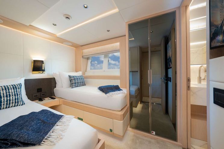 Charter Yacht SANTOSH - Majesty Yachts Gulf Craft 108 - 5 Cabins - Nassau - Exumas - Bahamas