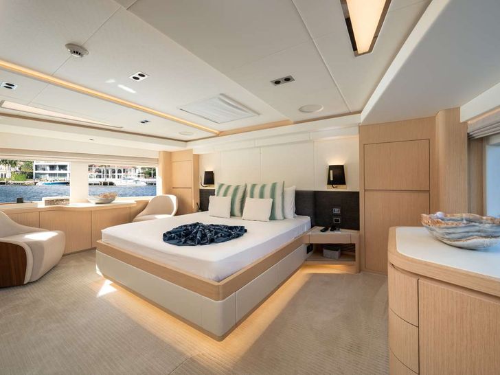 SANTOSH Majesty Yachts Gulf Craft 108 Master Cabin SANTOSH Majesty Yachts Gulf Craft 108 Master Cabin