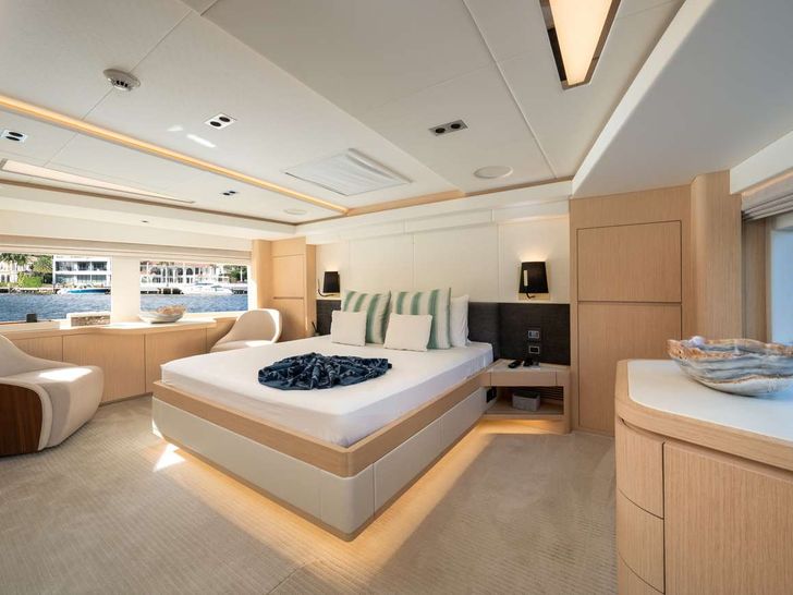 SANTOSH Majesty Yachts Gulf Craft 108 Master Cabin