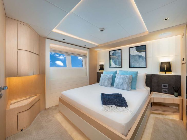 SANTOSH Majesty Yachts Gulf Craft 108VIP Cabin