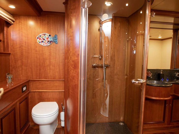 SEA BREEZE II - Mulder 27 m,master cabin bathroom SEA BREEZE II - Mulder 27 m,master cabin bathroom